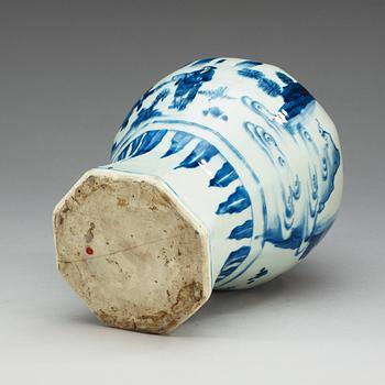 A blue and white Transitonal jar, 17th Century.