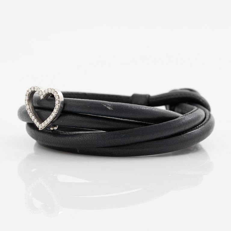 Ole Lynggaard bracelet leather with heart-shaped charm 18K white gold with round brilliant-cut diamonds "Sweet Spot".