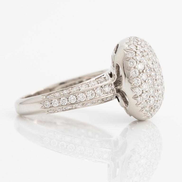 Ring, white gold with brilliant-cut diamonds.