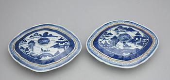 KAROTTER, ett par, kompaniporslin, Kina, Jiaqing 1796-1820.