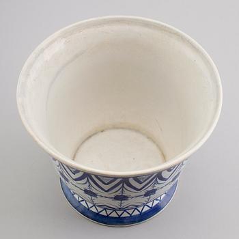 YTTERFODER, keramik, Edward Hald, Rörstrand, 1900-talets första hälft.