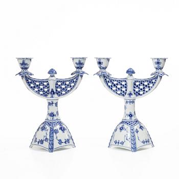 Royal Copenhagen, Serveringsskålar, tre stycken samt terrin, porslin, "Musselmalet helblond" (Blue fluted full lace), 1968-73.