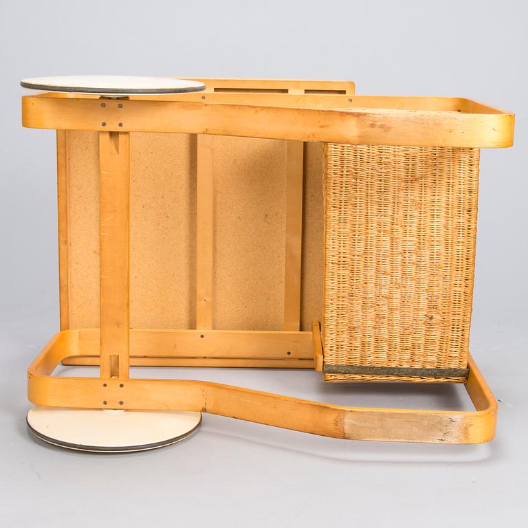 ALVAR AALTO, A 1960s '900' tea trolley for Artek, Finland.