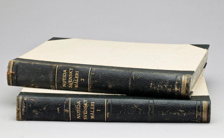 BOKVERK 2 st, 5+2 vol, "Svenskt Konstnärslexikon", Allhems förlag, Malmö 1952. "Nutida svenskt måleri", Stockholm 1936.
