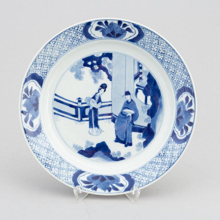 A blue and white dish, Qing dynasty, Kangxi six character mark and of the period (1662-1722).