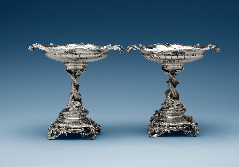 A pair os Swedish 19th century silver dessert stands, makers mark of Gustaf Möllenborg, Stockholm 1895.