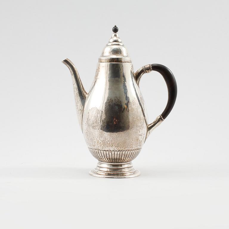 KAFFEKANNA, silver, Georg Jensen, Köpenhamn, tidigt  1900-tal, vikt 425 gram.