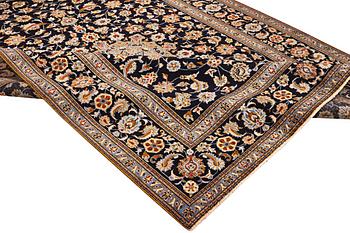 A carpet, Kashan, ca 361 x 248 cm.