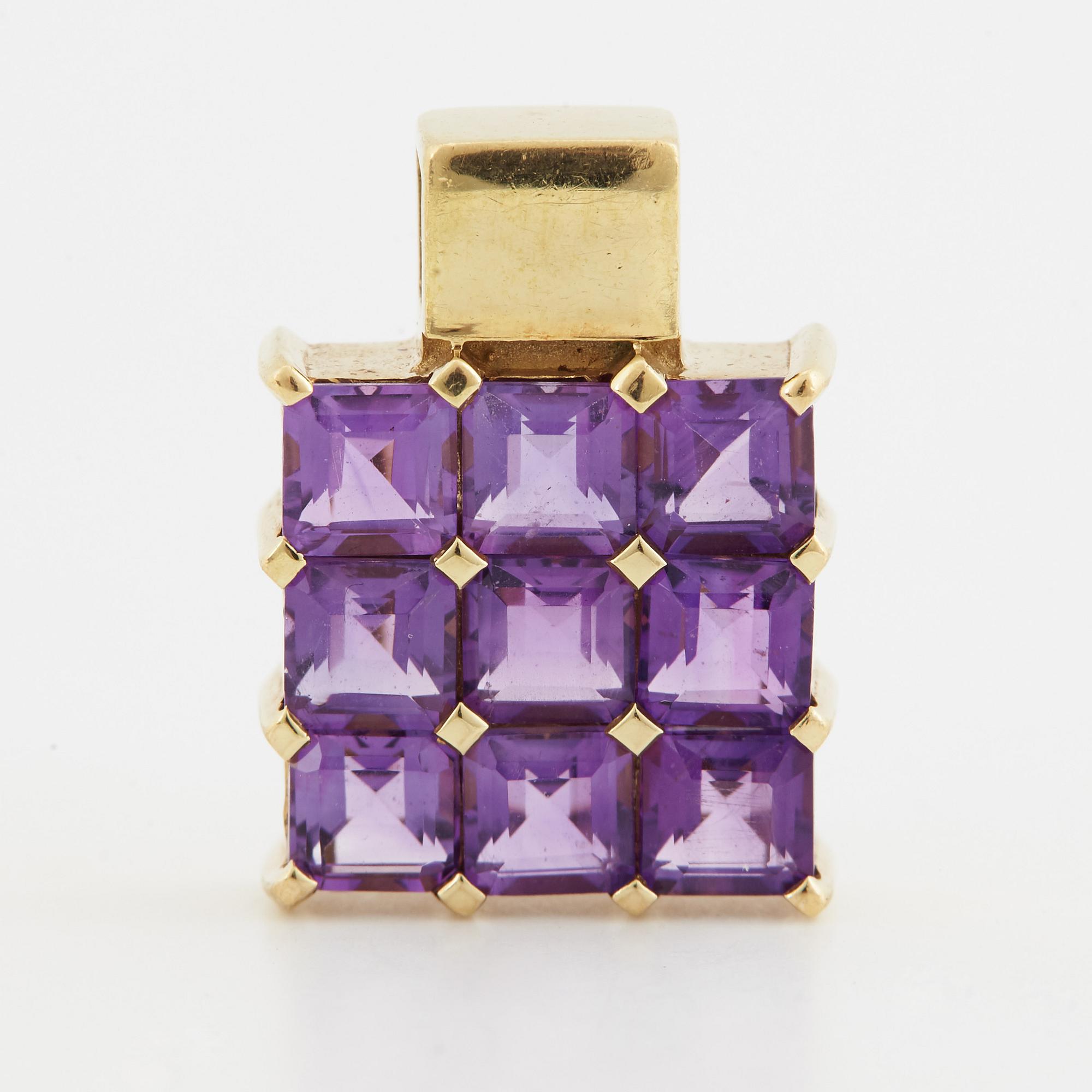 Breuning, a pair of earrings, a pendant and a ring.