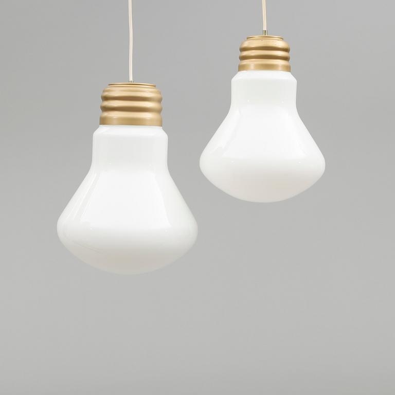 TAKLAMPOR, 2 st, glas, 1970-tal. Höjd ca 30 och 35 cm.