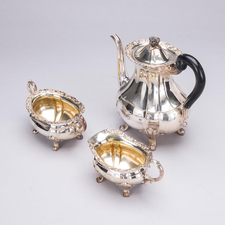 KAHVIKALUSTO, 3 osaa, hopeaa, Hopeakeskus, Hämeenlinna 1937. Paino 1143 g.