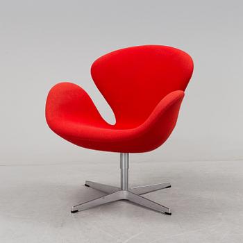 An armchair named "The swan", Arne Jacobsen, Fritz Hansen, 2003.