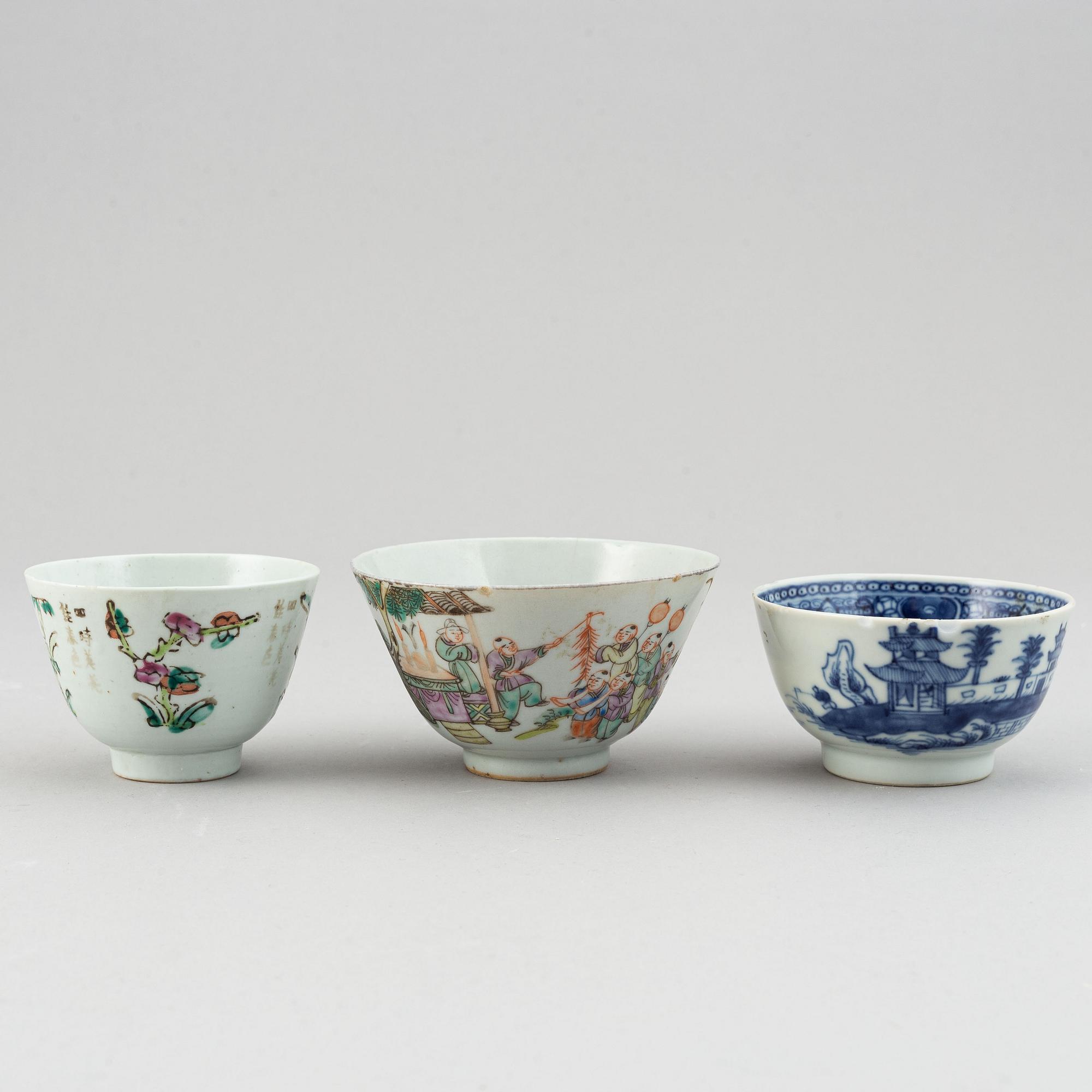 A group of 19 chinese porcelain objects, Qing dynasty and 20th century.
