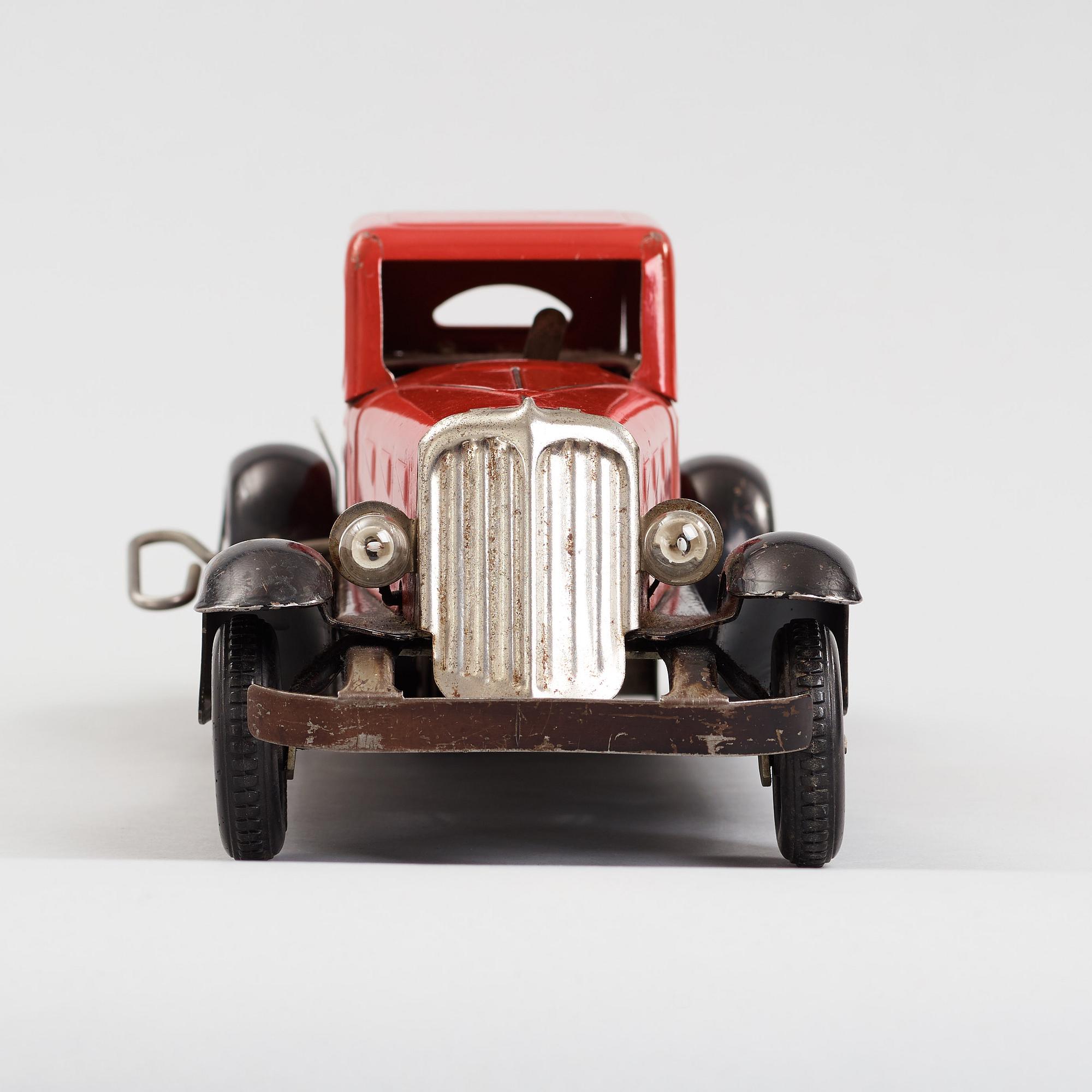 a "Fire Chief" car by The Hoge, USA ca 1940.