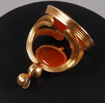 PETSCHAFT, karneol, guld 18K, Sverige, troligen tidigt 1800-tal. Totalvikt 24.