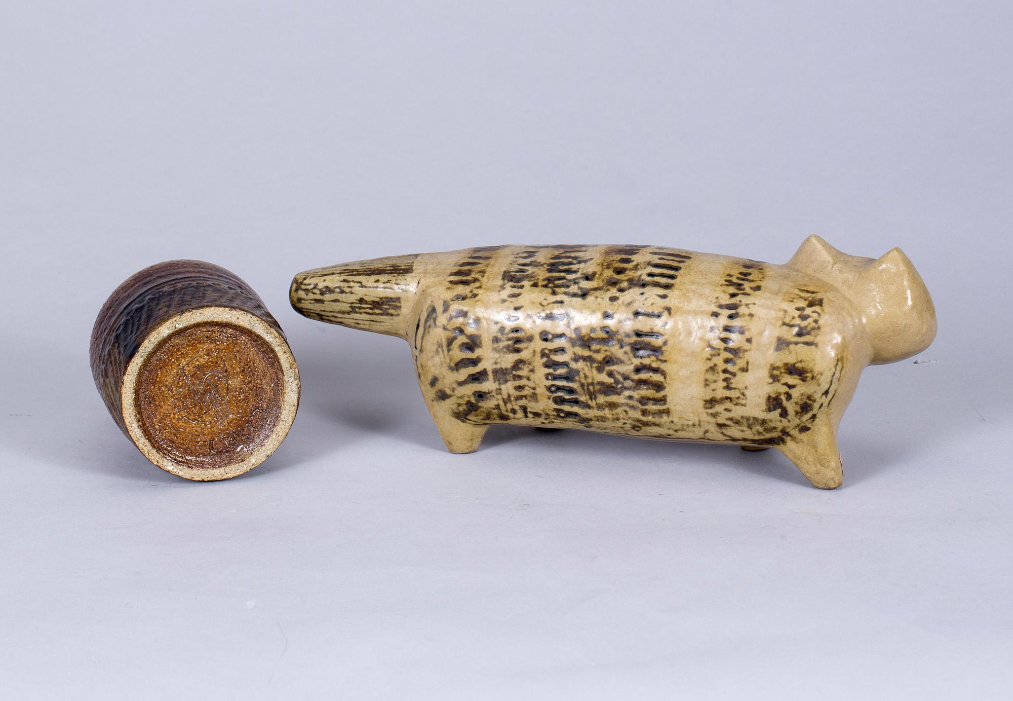 FIGURIN samt VAS, stengods, Lisa Larson, Gustavsberg. 1900-talets mitt.