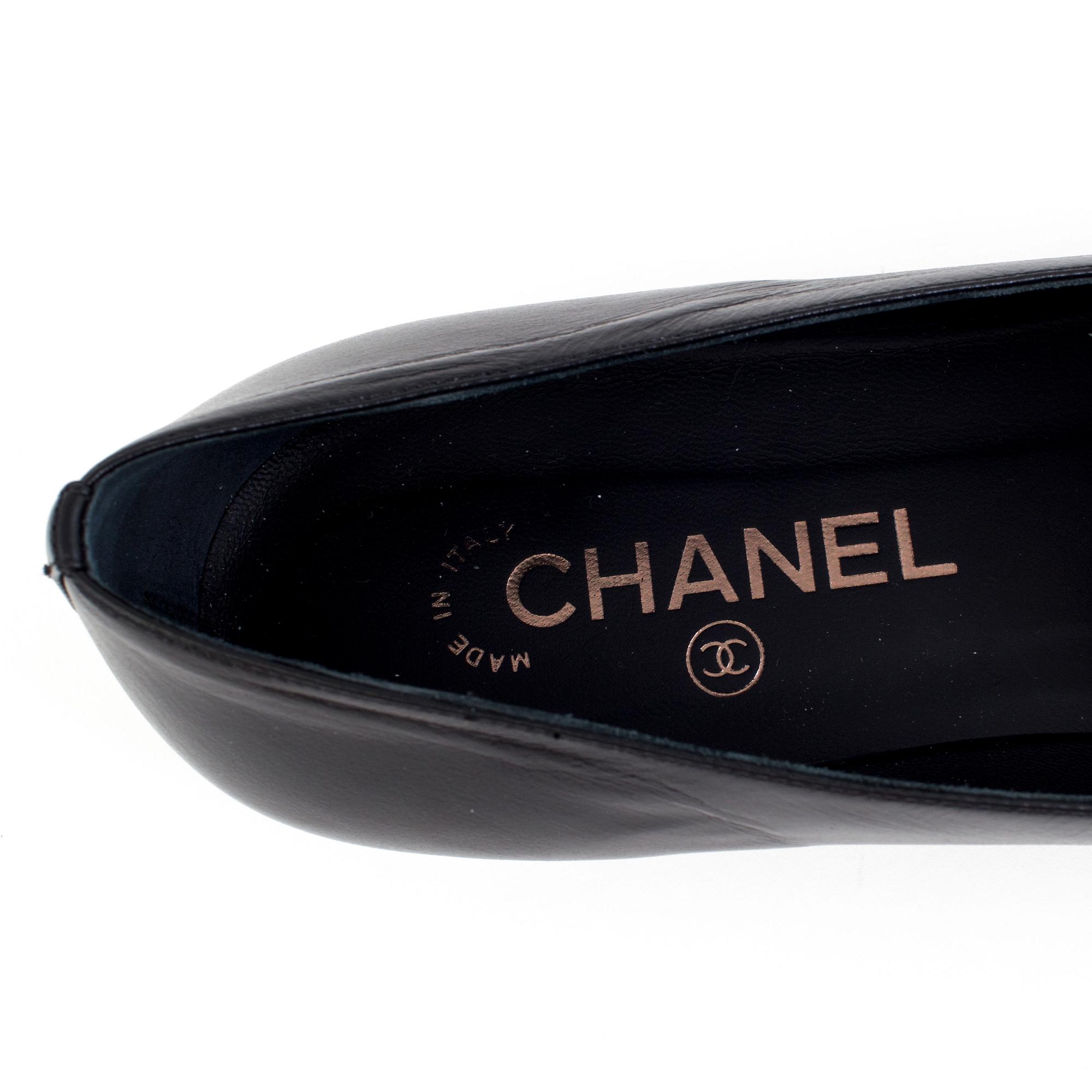 A pair of loafers by Chanel 2016, size 38.