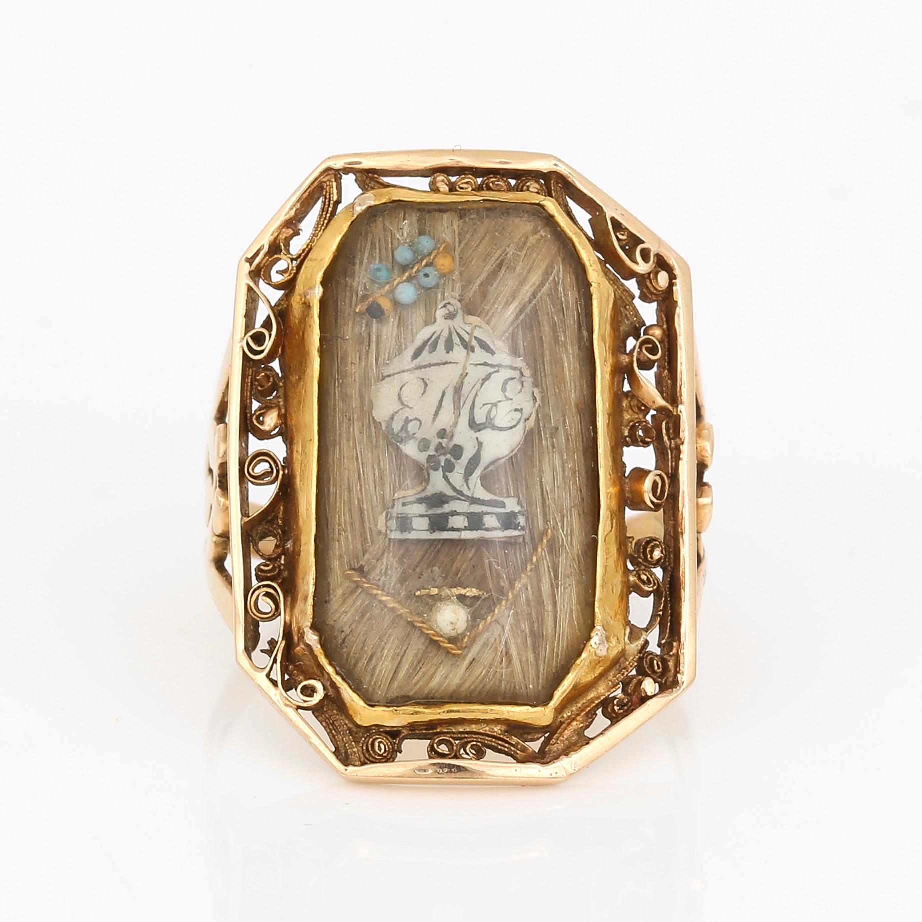 RING, 18k guld och hårarbete. Otydliga mästarstämplar 1808. Stl 17/57.Total vikt 5 gr.