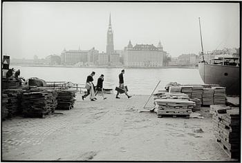 Carl Johan De Geer, fotografi signerat och numrerat 5/20 och daterad 2011 på ramens baksida.