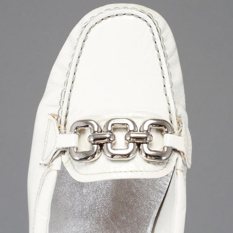 SKOR, Prada.
