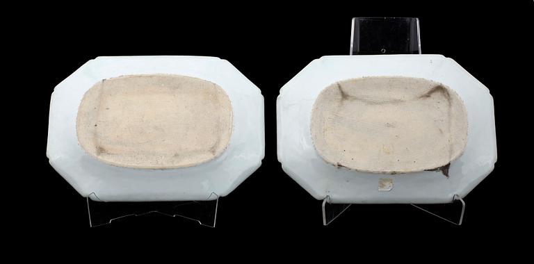 STEKFAT, ett par, porslin, Qianlong, Kina 1700-tal.