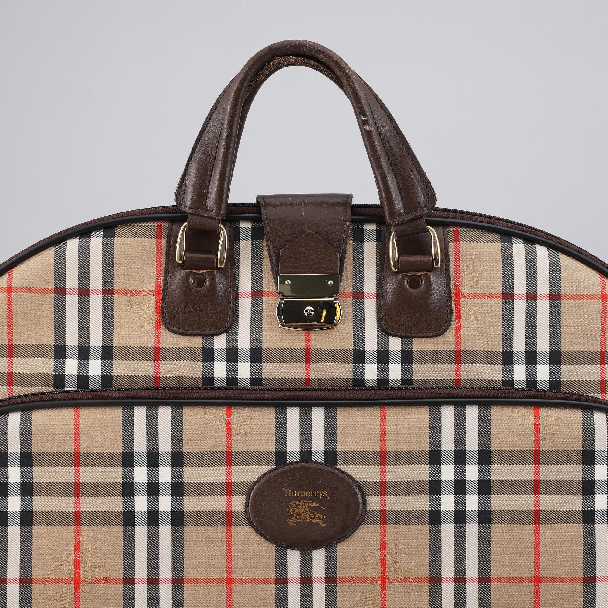 BURBERRY, resegarderob.