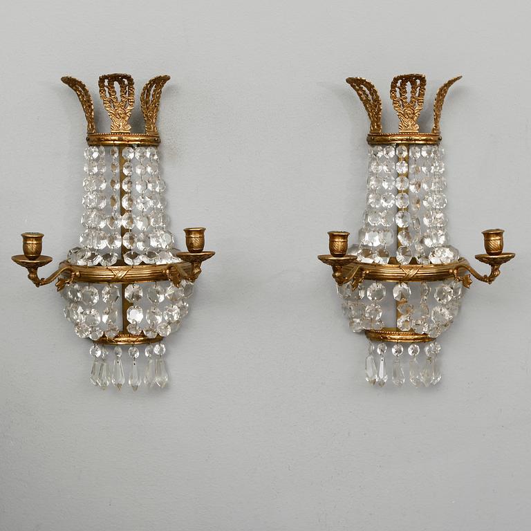 VÄGGLYSTRAR, 1 par, mässing, empirestil, 1900-talets första hälft.