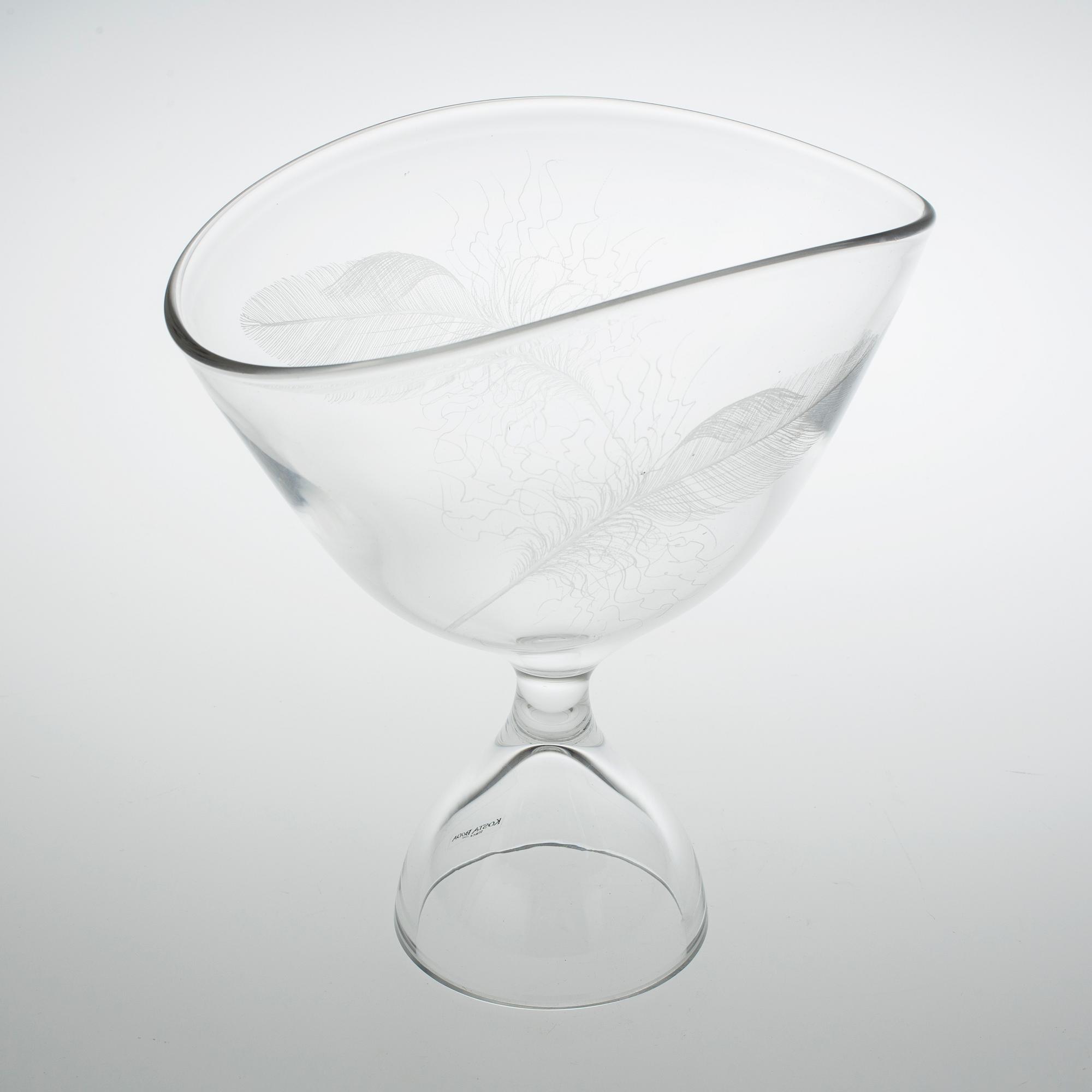 SKÅL PÅ FOT, glas. Vicke Lindstrand, Kosta 1970-/80-tal.