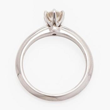 Tiffany & Co, ring, solitär, platina med en briljantslipad diamant.