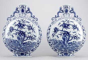 PILGRIMSKRUS, ett par, kopior efter Qianlong, Kina, 2000-tal.