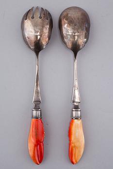 Crayfish bowl and serving tools, England, beginning of 20th century.