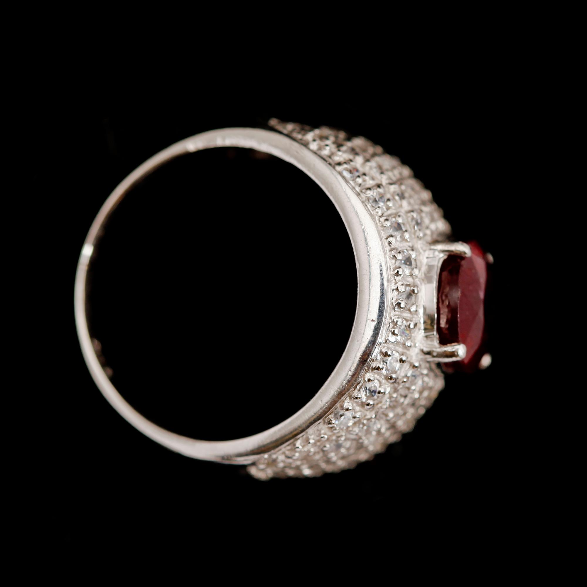 RING, förgyllt silver, rubin ca ca 4.0 ct.