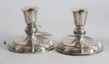 LJUSSTAKAR, ett par, silver, rokokostil. 1954.