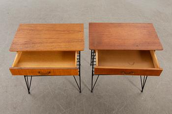 Sängbord, ett par, stringmodell, 1950/60-tal.