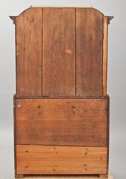 SNEDKLAFFSEKRETÄR med ÖVERSKÅP, 1800-tal.