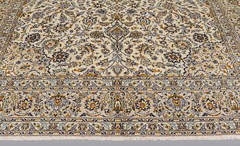 A carpet, Kashan, ca 400 x 288 cm.