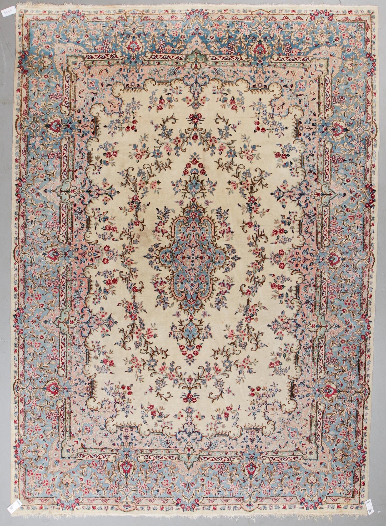 Matto, semi-antique Kerman, ca 370 x 249 cm.