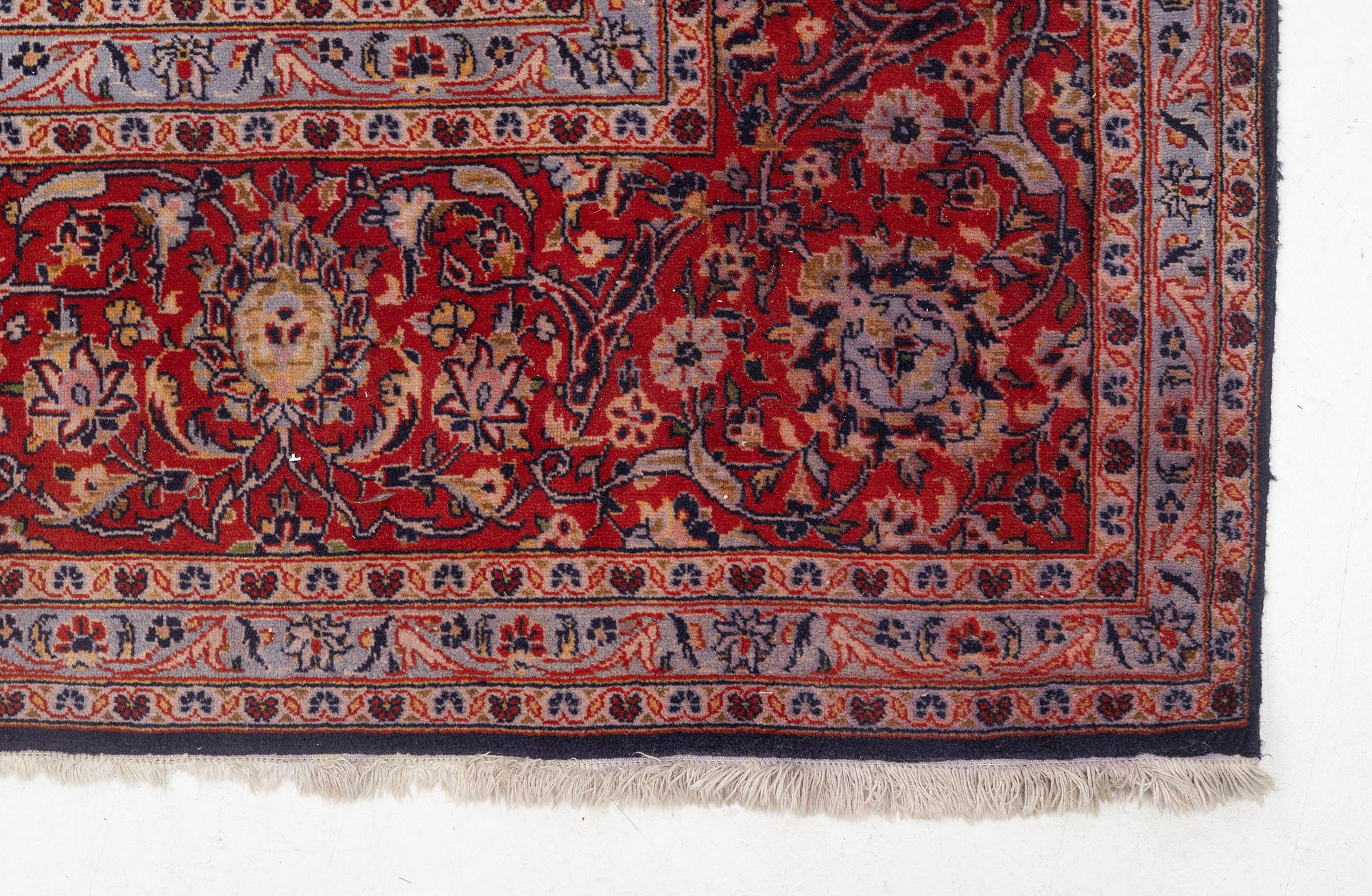 A Kashan carpet,c. 420 x 297 cm.