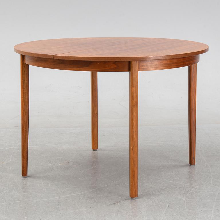 Matbord, fanerat med valnöt, 1900-talets andra hälft,