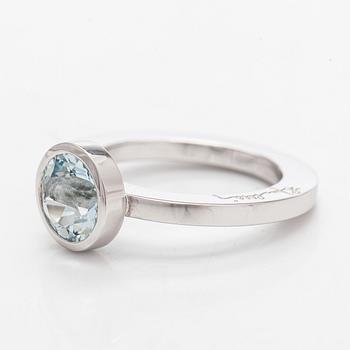 Efva Attling, ring, fasettslipad akvamarin, 18K vitguld.