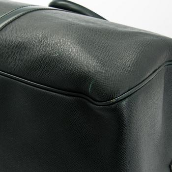Louis Vuitton, A 'Taiga Kendall GM' Bag.
