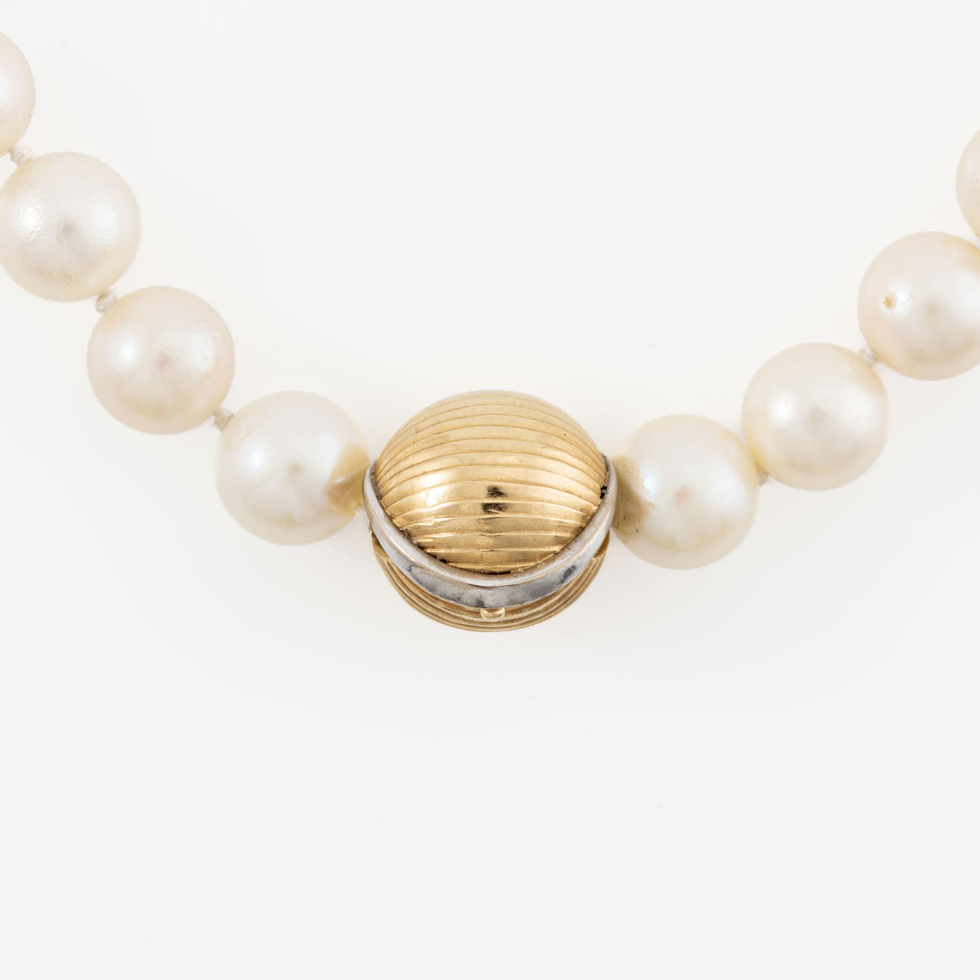 Ole Lynggaard, collier, odlade pärlor, med kullås i 18K guld,.