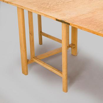 Bruno Mathsson, A 1940s / 1950s oak and birch "Maria flap" folding table for Mathsson International Värnamo.