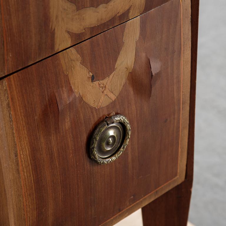 Byrå, gustaviansk stil, 1900-talets början.