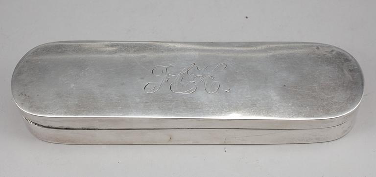 PARTI SILVER, 4 delar, silver, bland annat en dosa av Carl August Löndberg, 1862. Vikt ca 240 gram.