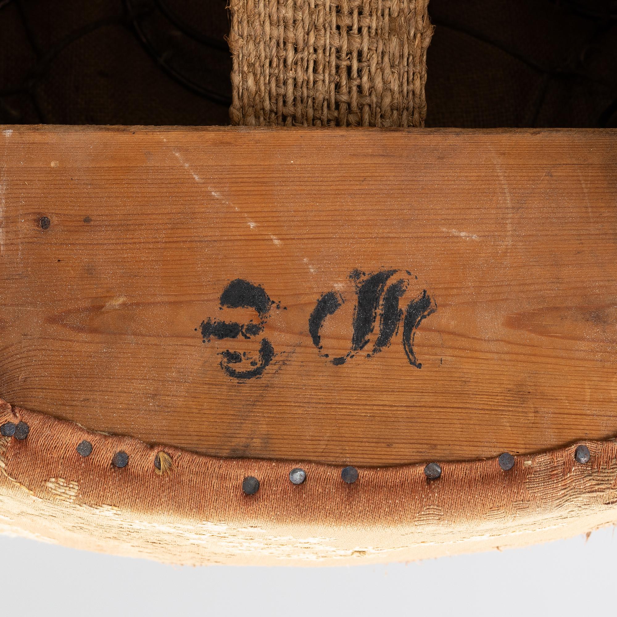 Salongsgrupp, 3 delar, med Drottning Sofias emblem, sent 1800-tal.