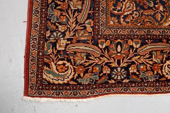 A carpet, antique Sarouk, ca 421-428 x 316-324,5 cm.