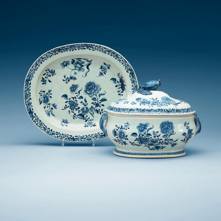 TERRIN, med LOCK och FAT, kompaniporslin. Qing dynastin, Qianlong (1736-95).