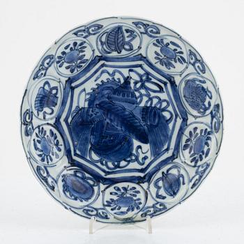 A blue and white kraak dish, Ming dynasty, Wanli (1572-1620).