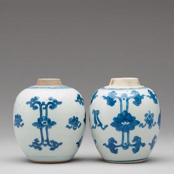 Two blue and white tea caddies, Qing dynasty, Kangxi (1662-1722).